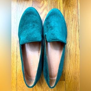 Lightly used jcrew factory emerald green velvet loafers - size 6